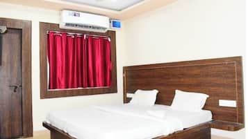 In-room safe, soundproofing, free WiFi