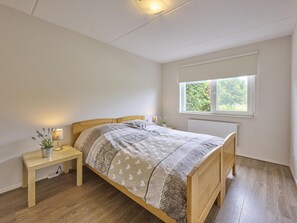 4 عدّة غرف نوم وخدمة الإنترنت