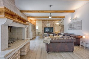 Family Villa, Multiple Bedrooms (Villa Mali Vareski with Pool) | Living area | 21-inch flat-screen TV with digital channels, fireplace - Villa Mali Vareski With Pool (Marcana)