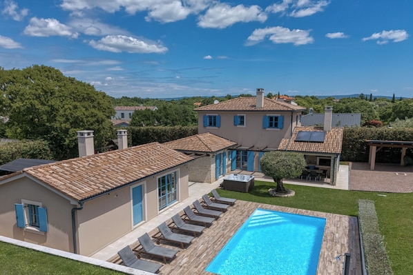 Seasonal outdoor pool - Villa Milo - Mali Vareski With Pool (Marcana)