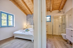 Family Villa, 4 Bedrooms, Fireplace (Villa Milo Mali Vareski with Pool) | Bathroom - Villa Milo Mali Vareski With Pool (Marcana)