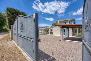 Family Villa, Multiple Bedrooms (Villa Milo Mali Vareski with Pool) | Property grounds