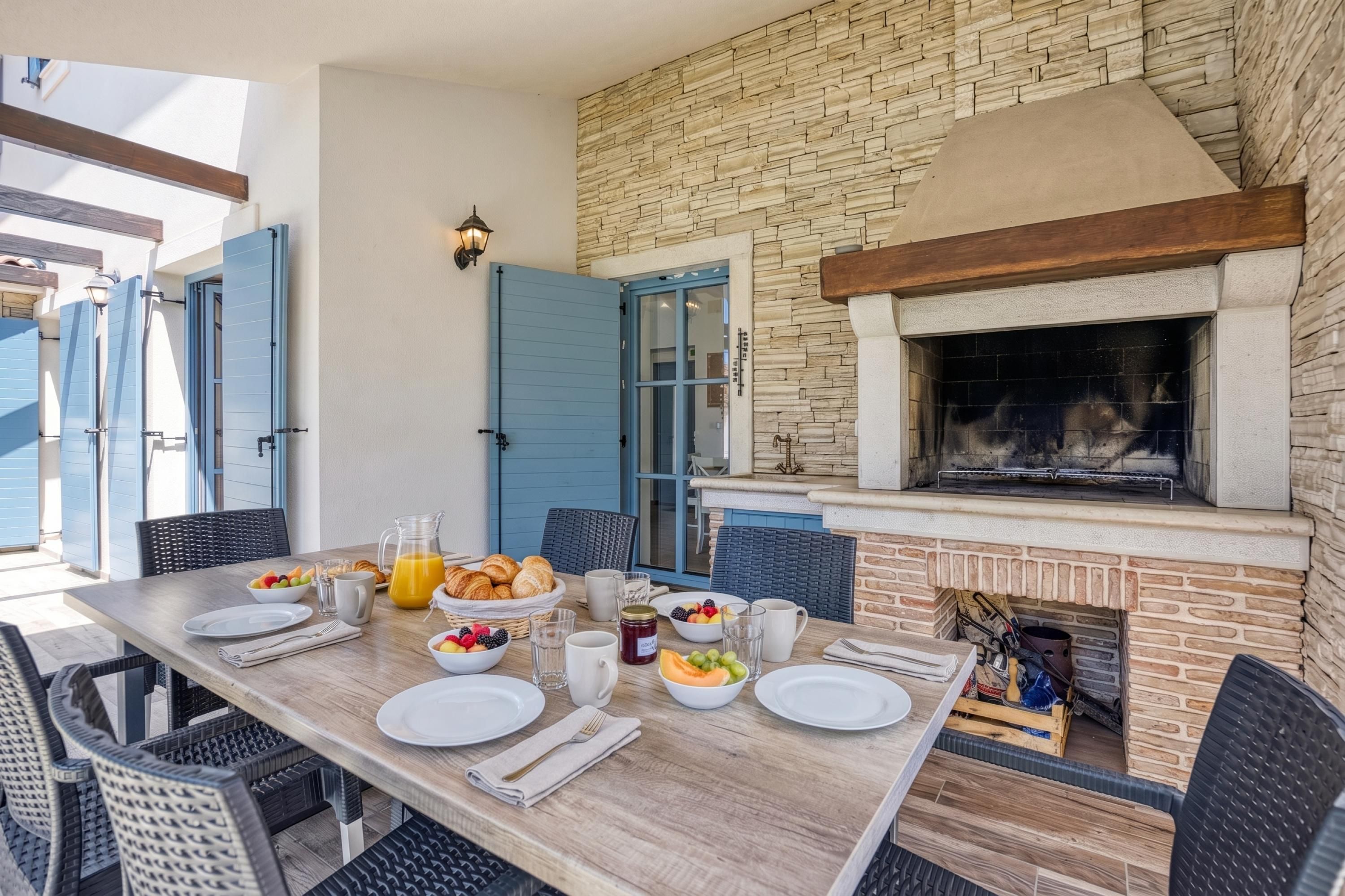 Family Villa, 4 Bedrooms, Fireplace (Villa Milo Mali Vareski with Pool) | Outdoor dining