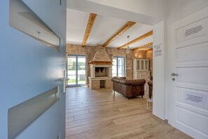 Family Villa, Multiple Bedrooms (Villa Milo Mali Vareski with Pool) | Interior