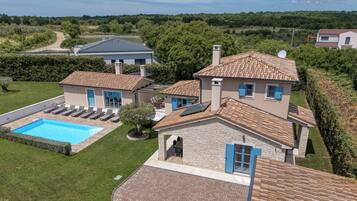 Vila família, vários quartos (Villa Milo Mali Vareski with Pool) | Fachada