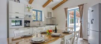 Villa Mali Vareski With Pool