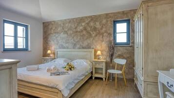 4 bedrooms, free WiFi, bed sheets