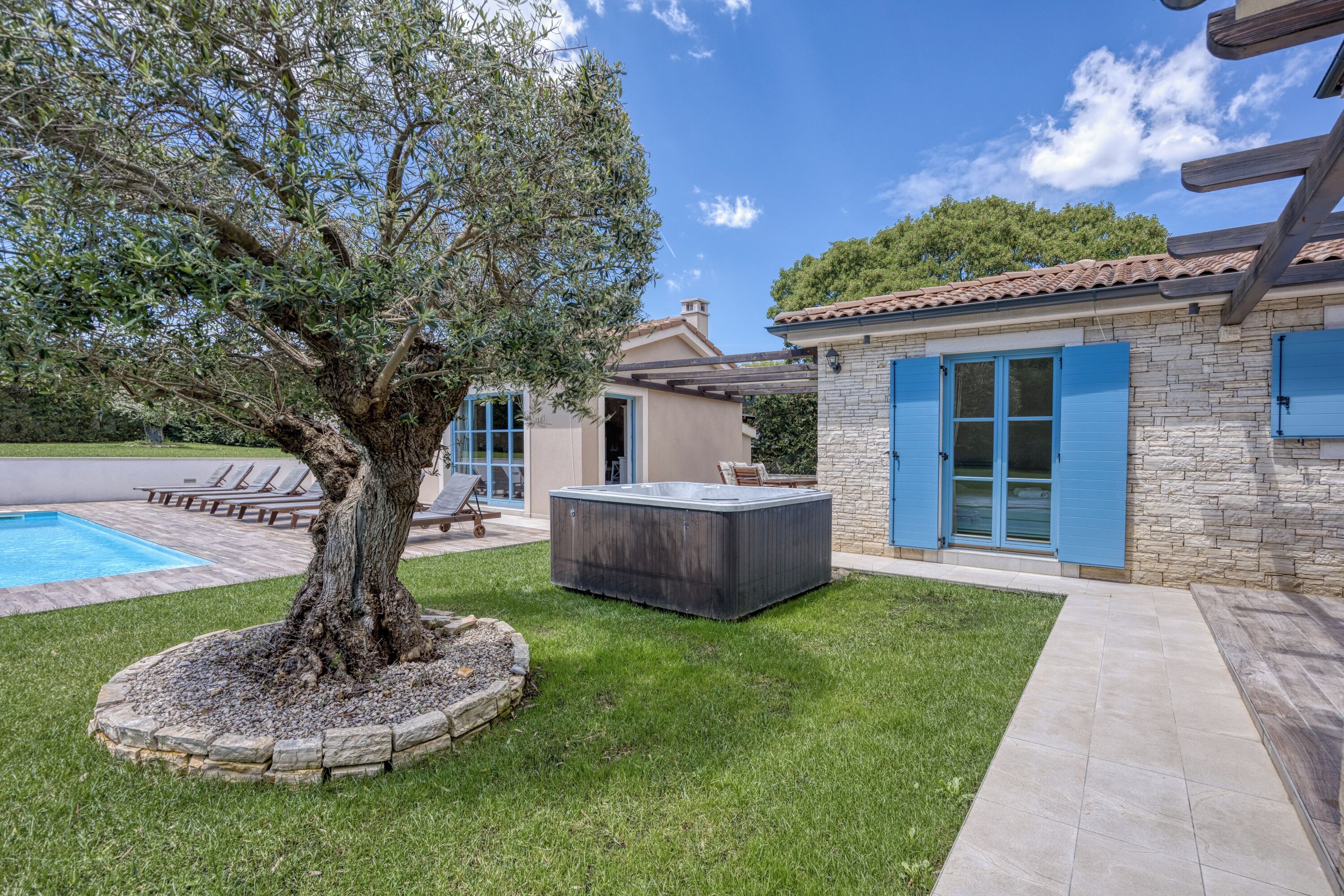 Piscina stagionale all'aperto