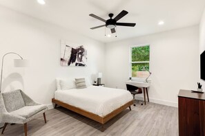 Iron/ironing board, free WiFi - Luminous and Cozy 3BR 2Bath Escape (Lexington)