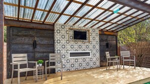 Exterior - Luminous and Cozy 3BR 2Bath Escape (Lexington)