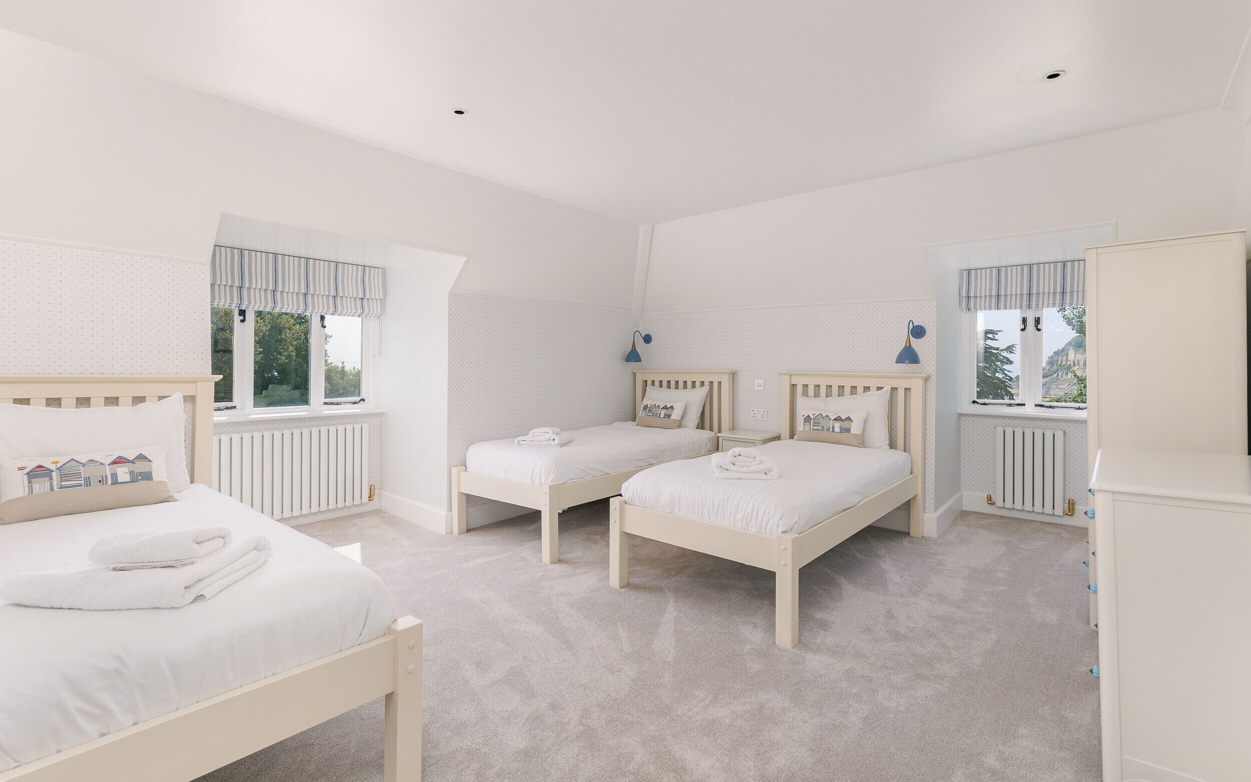 4 室のベッドルーム、アイロン / アイロン台、WiFi (無料)、ベッドシーツ