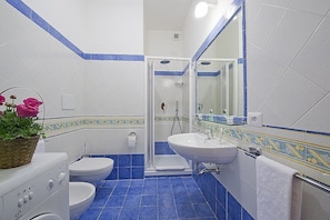 Douche, serviettes fournies