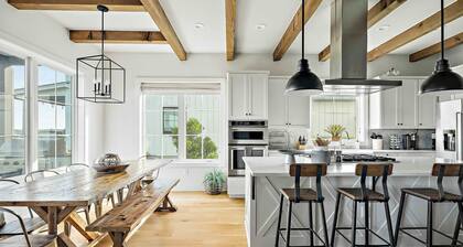 Scenic Lake Travis Farmhouse | Pickleball | BBQ