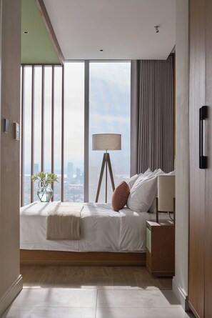 Deluxe Room, City View | In-room safe, desk, laptop workspace, blackout drapes