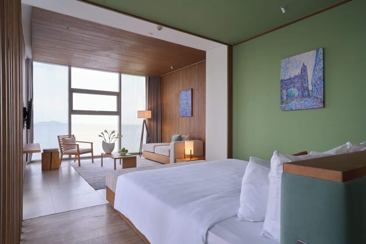 Suite, 1 Bedroom, Ocean View | In-room safe, desk, laptop workspace, blackout drapes