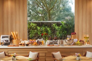 Daily buffet breakfast for a fee - Signature By M Village Beachfront Hotel (Da Nang)