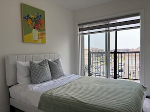 3 habitaciones, tabla de planchar con plancha, wifi y ropa de cama