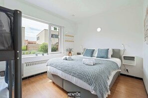 2 bedrooms, desk, iron/ironing board, travel cot