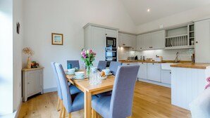 Dining - 2 bedroom accommodation in Heacham (Heacham)