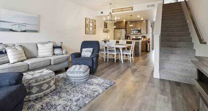 NEW! The Getaway; A Fresh Modern Retreat! Enjoy the Mountains & Lake with Your Fav People!