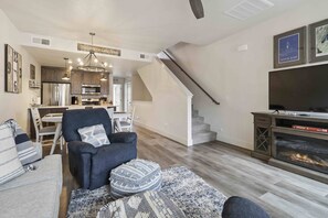 Smart TV, fireplace