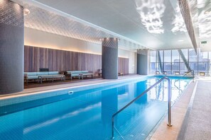 Indoor pool - Elegant Southbank Escape Apartment with Balcony (Southbank)
