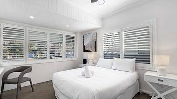 3 bedrooms, desk, iron/ironing board, WiFi