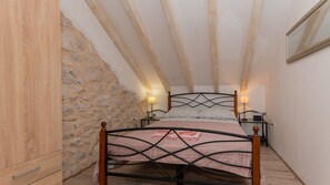 3 dormitorios, tabla de planchar con plancha, wifi gratis y ropa de cama