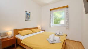 2 bedrooms, iron/ironing board, free WiFi, bed sheets