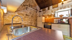 Réfrigérateur, four, cafetière/bouilloire