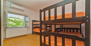 3 soverom, strykejern/-brett, wi-fi (inkludert) og sengetøy