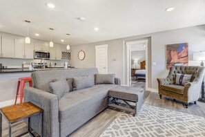 TV - Vermijo Flat! Walkable to OCC & Mins from Downtown (Colorado Springs)