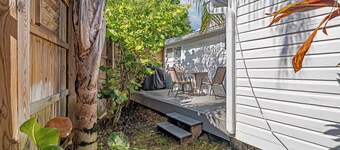 Uptown Delight l Dog Friendly l Walk to Downtown!