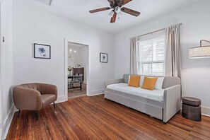 Unclassified image, 3 of 35, button