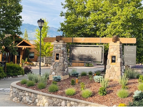 Newly renovated 2-bedroom, 1 bathroom daylight suite with private entrance