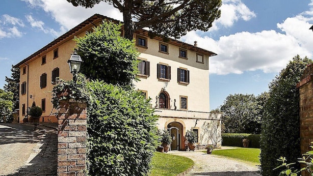 A two-story building with a brick pathway leading to the entrance, surrounded by well-maintained greenery and a clear sky. - Villa Rama: A splendid seventeenth-century two-story historical villa surrounded by meadows and by green hills, with Free WI-FI. (Gambassi Terme)