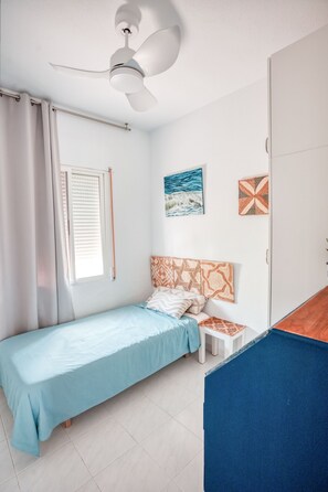 3 bedrooms, desk, free WiFi, bed sheets