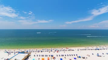 Signature appartement, 3 slaapkamers, balkon, uitzicht op strand | Uitzicht vanaf balkon