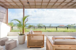 Terrace/patio - Villa Nirwana, ocean view villa with private pool (Cemagi)