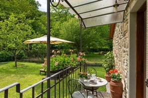 Outdoor dining - Country House / Farm House in Borgo San Lorenzo with 3 bedrooms sleeps 8 (Borgo San Lorenzo)