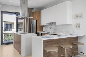 Fridge, microwave, oven, stovetop