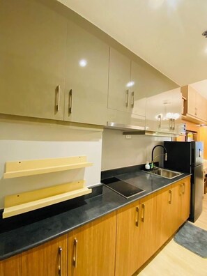 Standard Room, 1 Bedroom | Private kitchen