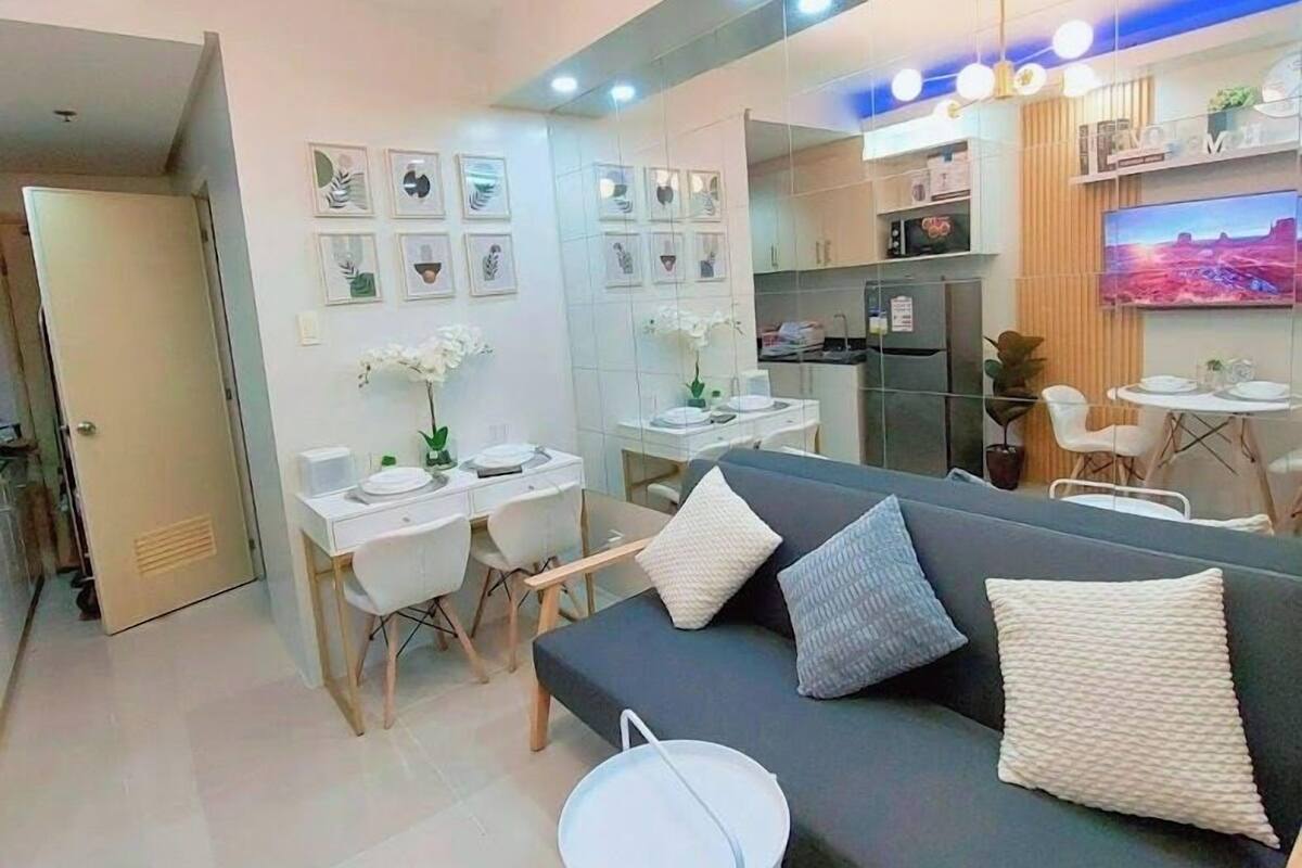 Rom – standard, 1 soverom | Oppholdsområde | Flatskjerm-TV