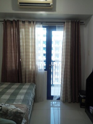Standard Room, 1 Bedroom, City View | Soundproofing, iron/ironing board, free WiFi - Sea Residences (Pasay)