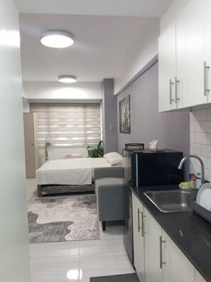 Standard Room, 1 Bedroom | Soundproofing, iron/ironing board, free WiFi