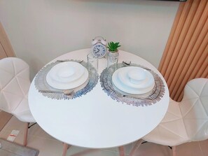 Standardzimmer, 1 Schlafzimmer | Essbereich im Zimmer