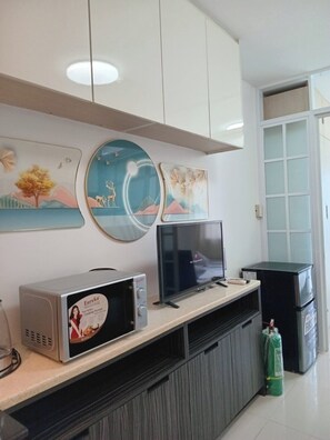 Standard Room, 1 Bedroom | Soundproofing, iron/ironing board, free WiFi - Sea Residences (Pasay)