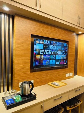 スタンダード ルーム 1 ベッドルーム | リビング エリア | 薄型テレビ