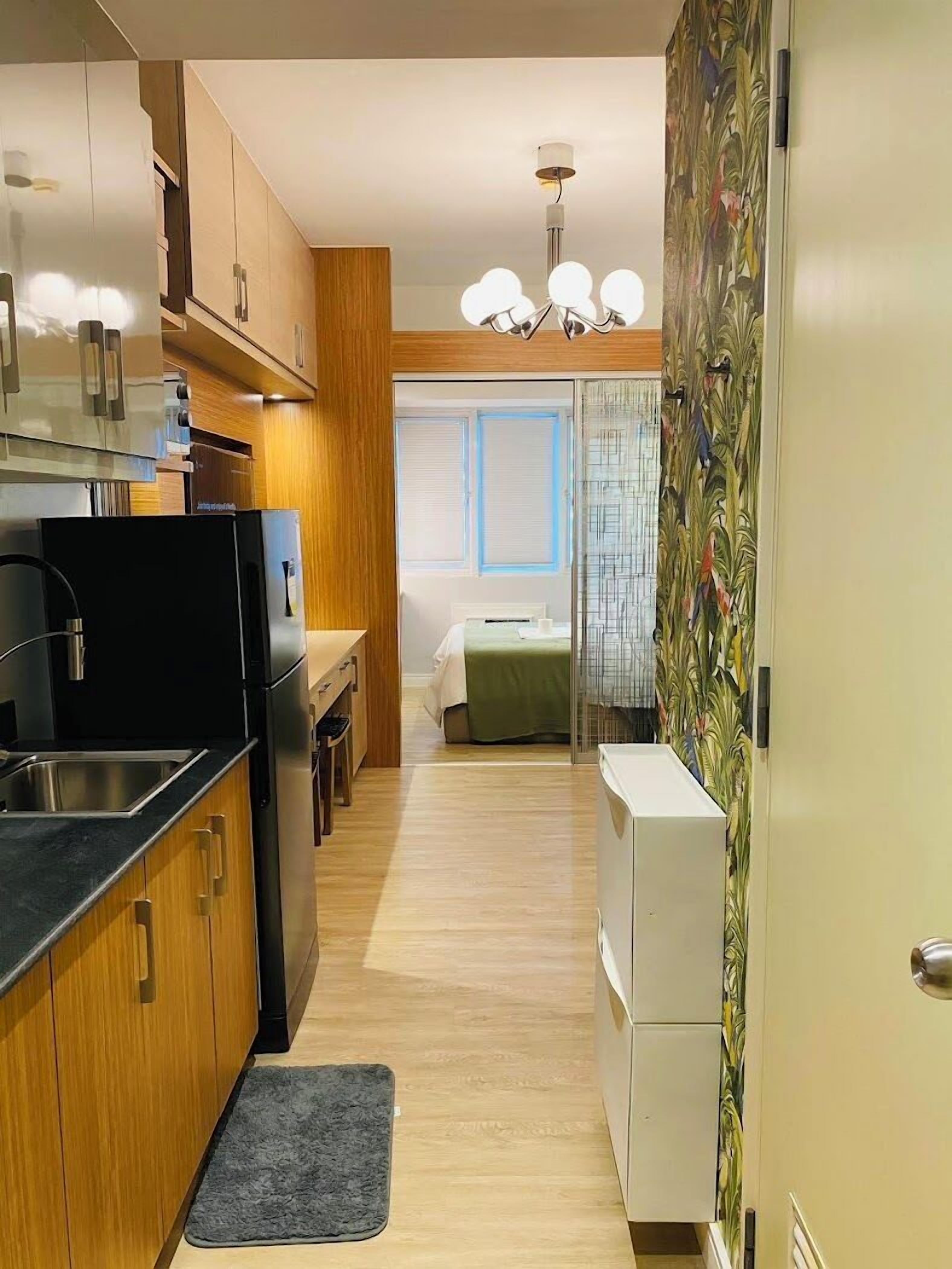 Standard Room, 1 Bedroom | Living area | Flat-screen TV