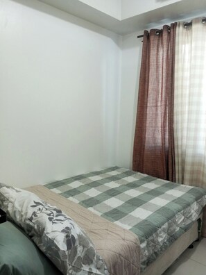 Standard Room, 1 Bedroom, City View | Soundproofing, iron/ironing board, free WiFi - Sea Residences (Pasay)